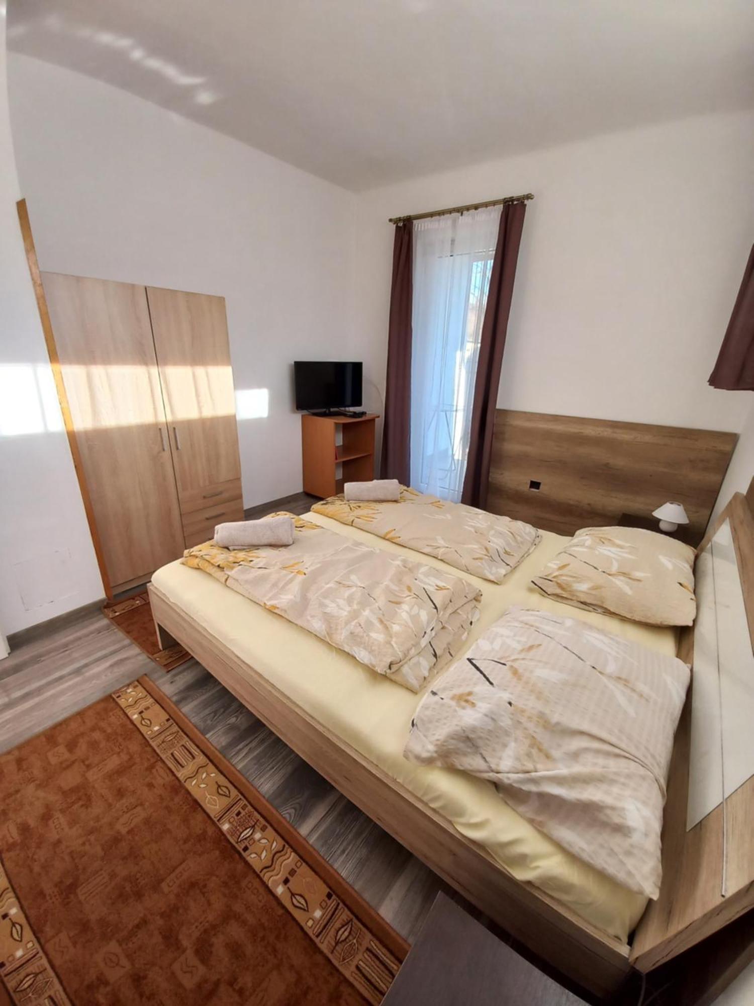 Aquatherma Apartman Sárospatak エクステリア 写真
