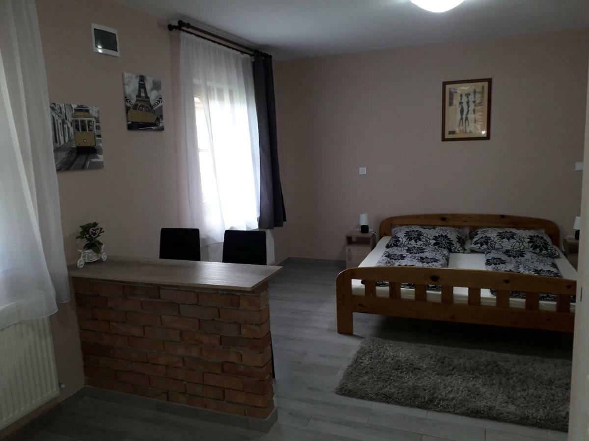 Aquatherma Apartman Sárospatak エクステリア 写真